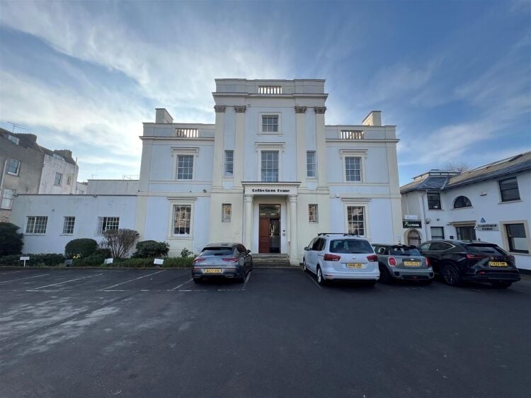 Grade II Listed Office Space with Modern Amenities in Bristol's Prime Location Photo 5