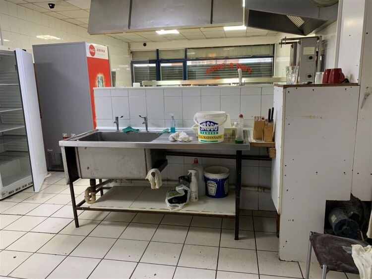 Prime Location Takeaway Shop for Rent on Bustling Filton Road, Bristol Photo 5