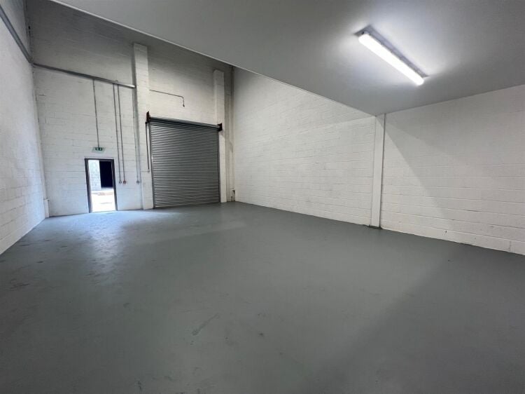 Prime Industrial and Retail Units Available for Rent in Central Bristol Photo 5
