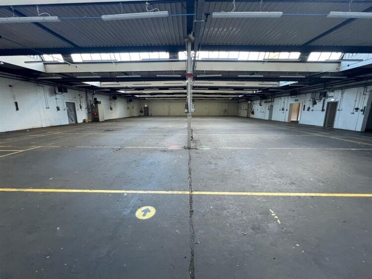 Prime Single Storey Industrial Unit with Large Forecourt Available for Rent in Bristol Photo 5
