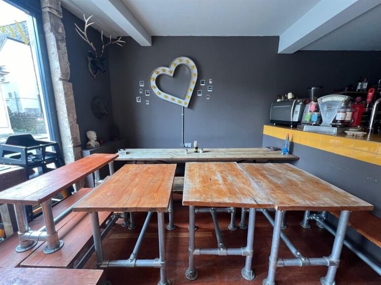 Former Cafe Space, Fully Fitted and Centrally Located in Clevedon Somerset for Rent Photo 5