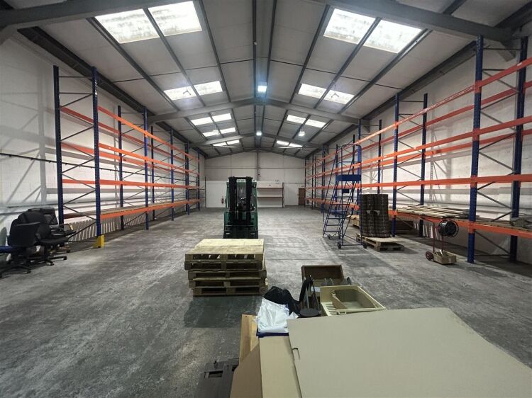 Spacious Industrial Unit with Off-Street Parking in Bristol Photo 5