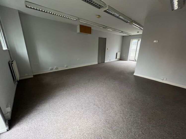 Double Fronted Office Space for Sale in Bristol, Ideal for Residential Redevelopment Photo 5