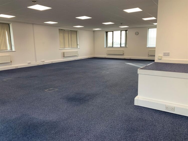 Modern First Floor Office Space with Amenities in Prime Bristol Location Photo 5