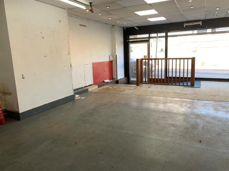Prime Ground Floor Retail Space Available on Bustling Henleaze Road, Bristol Photo 5