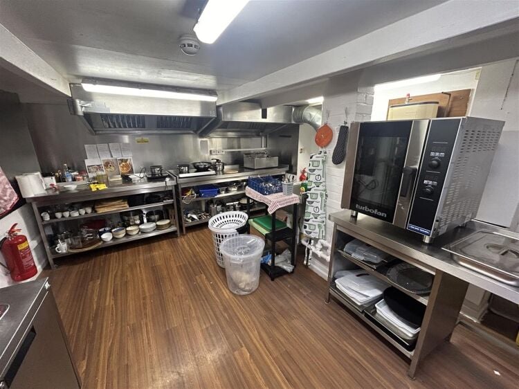 Prime Commercial Property in Bristol with New 10-Year Lease Photo 5