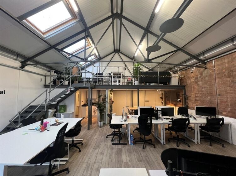 Upgrade Your Business with a Spacious, Well-Presented Unit in Bristol's Vibrant Paintworks Photo 5