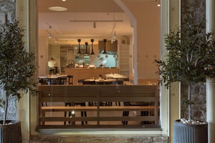 Fully Equipped Restaurant with Spacious Kitchens and Offices for Rent in Bristol Photo 5