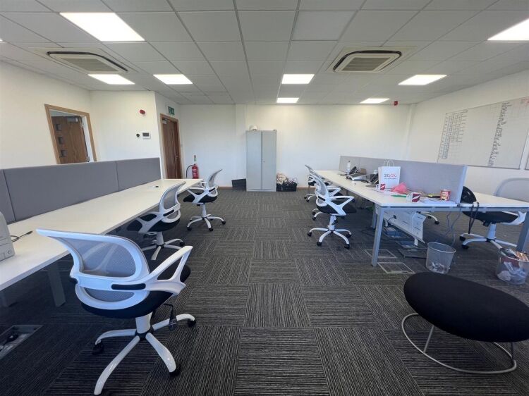 Renovated Top Floor Office with Modern Amenities in Prime Bristol Location Photo 5