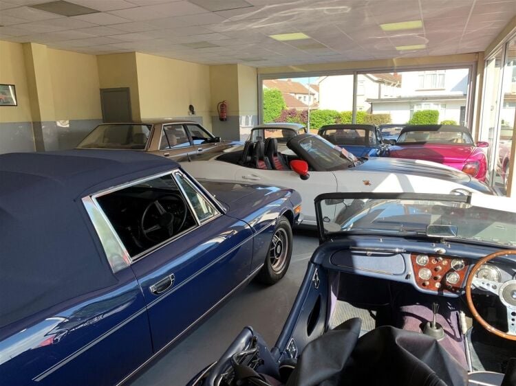 Spacious 941 sq ft Retail Unit with High Visibility Available to Rent in Bristol Photo 5