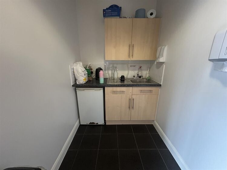 Modern First Floor Offices with Parking in Portishead Available for Rent Photo 5