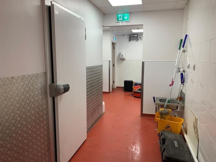 Prime Ground Floor Takeaway Space Available on Busy Regent Street, Weston-Super-Mare Photo 5