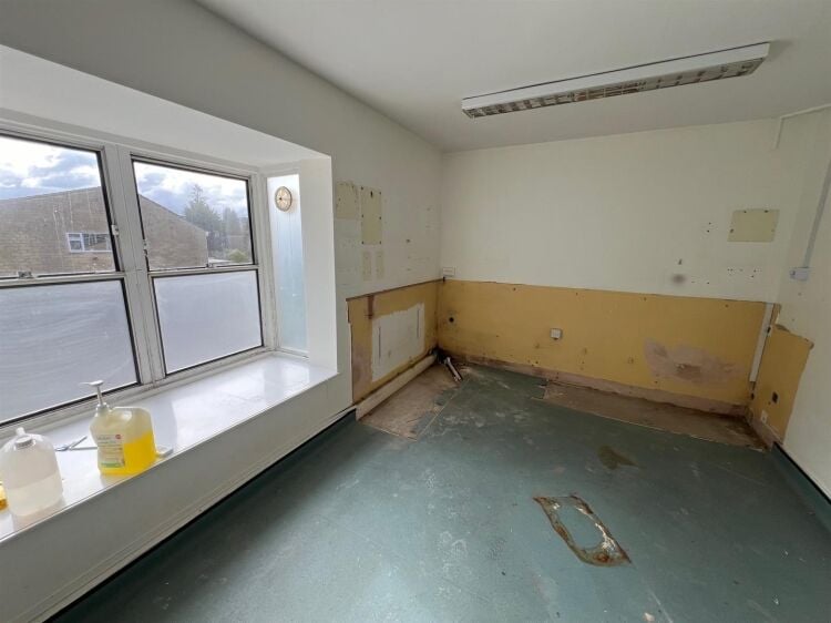 Prime Commercial Property in Bath, Ideal for Medical or Office Use Photo 5