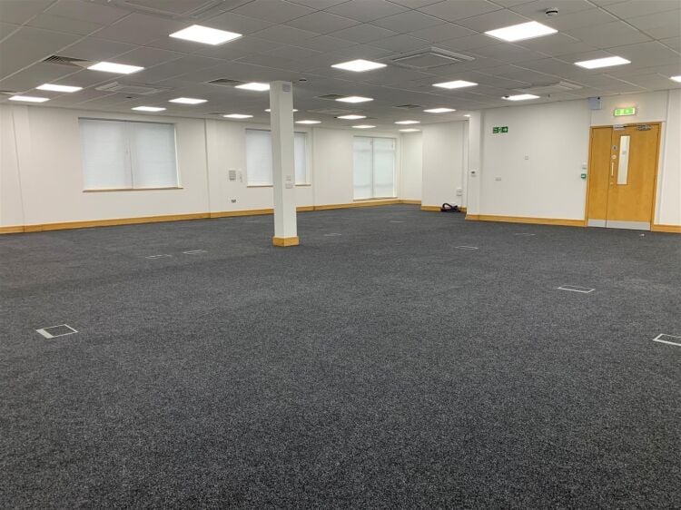 Spacious 2,000 ft² Ground Floor Office with LED Lighting in Portishead, Somerset Photo 5