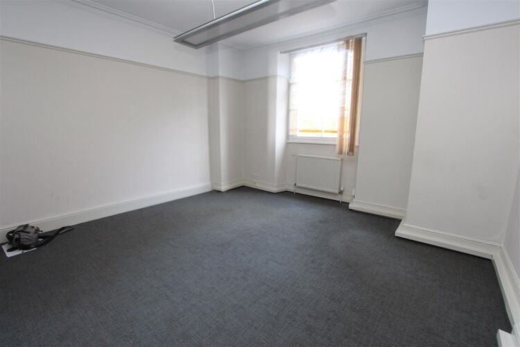 Prime Office Space Available on Whiteladies Road, Bristol - Approx. 200 sq ft of Period Charm Photo 5
