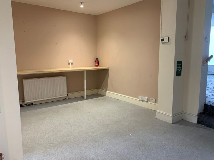 Prime 2-Storey Commercial Property on Gloucester Road, Bristol, Available for Sale Photo 5