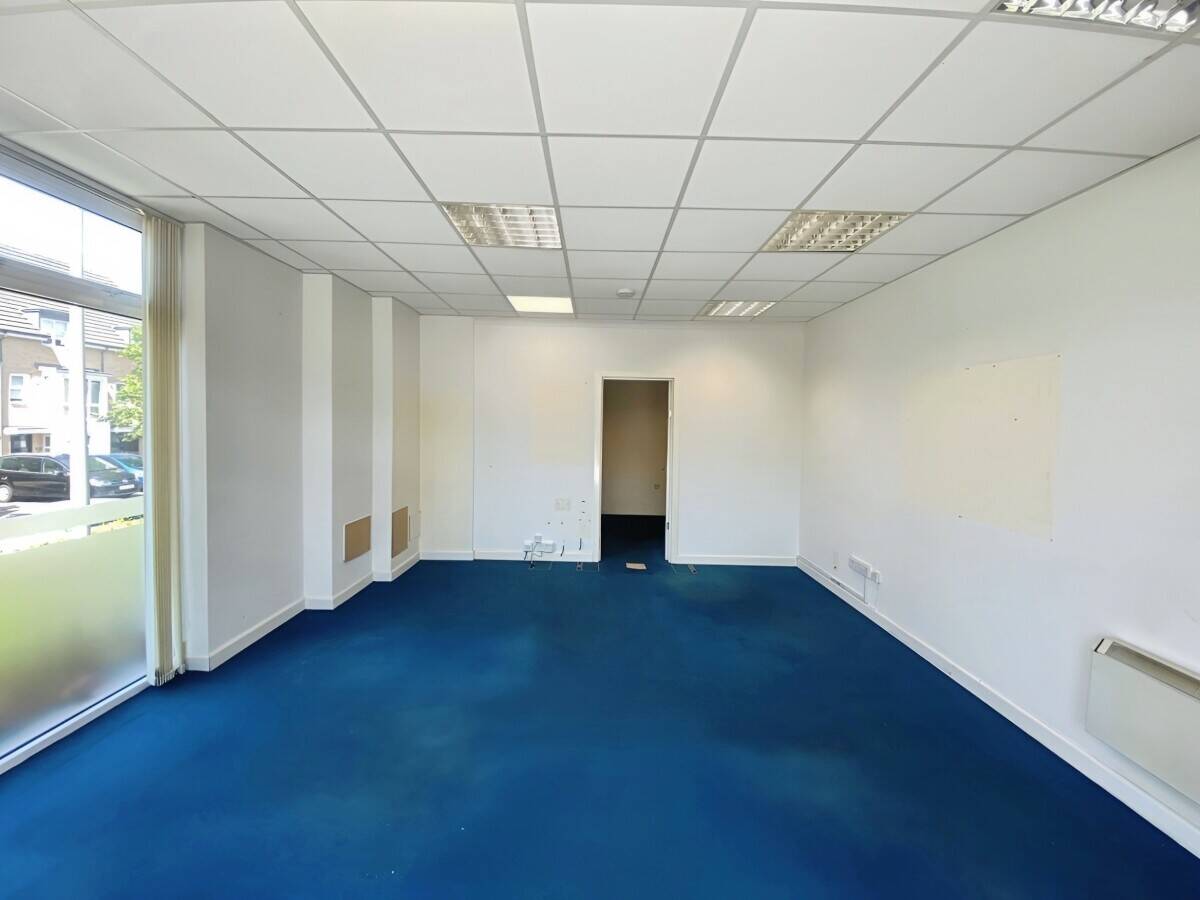 Premises To Let - Kennet Island - E-Class - Ideal for Barber Shop, Nail Bar, Beauty Photo 5