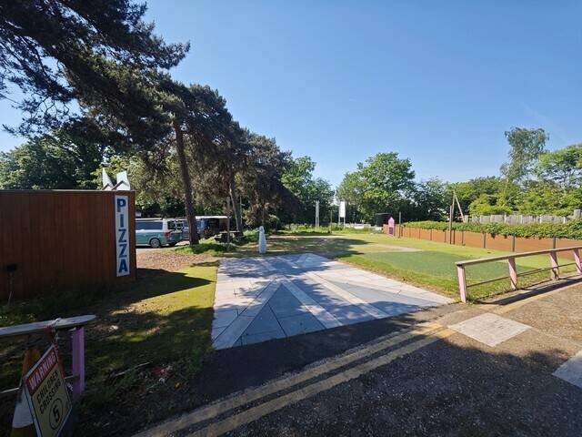 LAND / PITCH TO LET ON BUSY RETAIL SITE - £18,000 PA TO LET – RAYLEIGH Photo 5