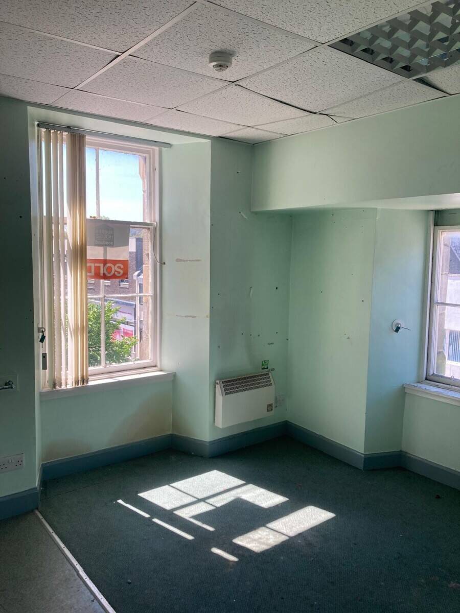 Two-Story Commercial Property on Kirkcaldy High Street Up for Sale - Perfect for Investors Photo 1