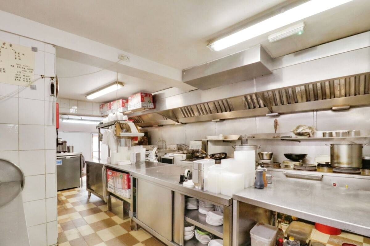 Established Chinese Restaurant and Takeaway Opportunity in Busy Collier Row, Romford Photo 5
