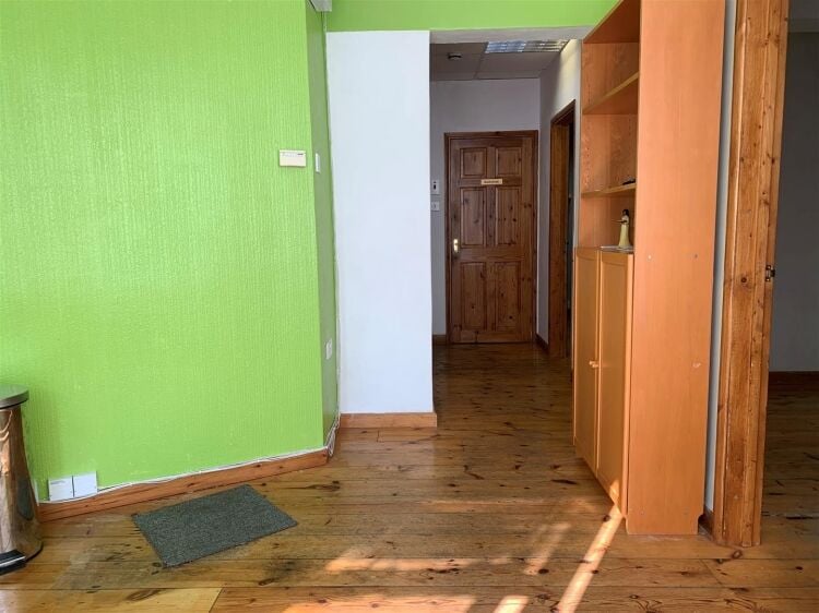 This ground floor retail unit offers approximately 360 sq ft of space and situated on kinsale road in the suburb of whitchurch. the shop would suit a Photo 5