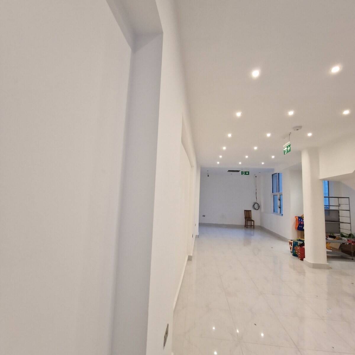 Retail space for sale at 76 Neal Street in Covent Garden, City of London Photo 4