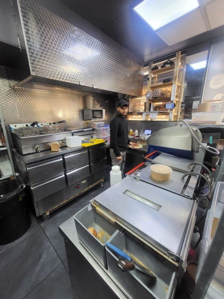 Hybrid Takeaway Business For Sale in East London with Strong Foot Traffic Photo 5