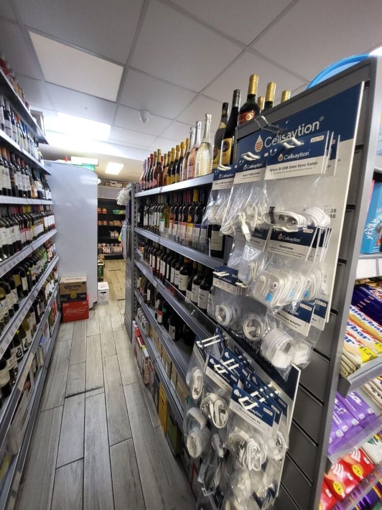 Convenience store and freehold retail unit with residential space in Waltham Cross Hertfordshire Photo 5