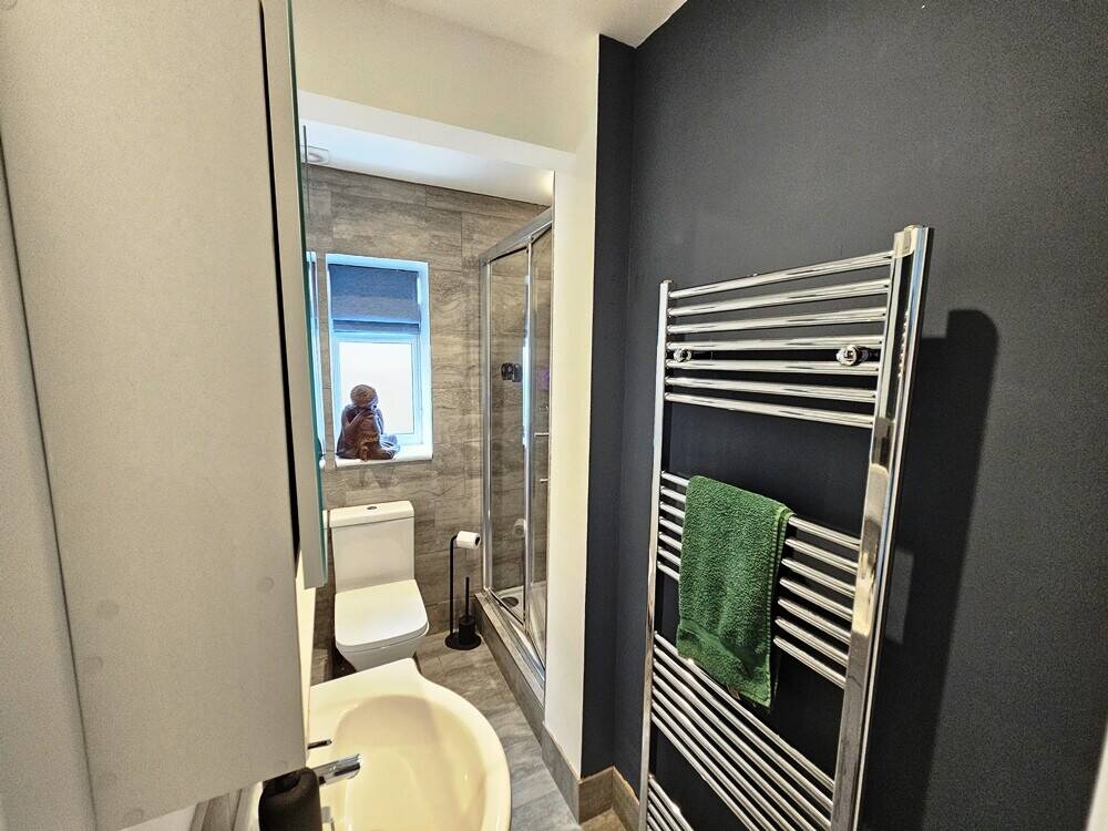 Freehold hair salon with two-bedroom flat above in Leigh on Sea Essex Photo 5