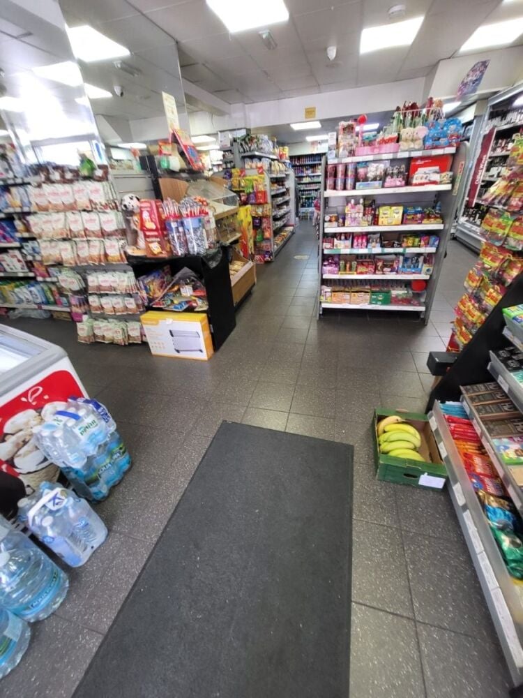 Grocery and convenience store for sale in London near Wood Green Photo 5