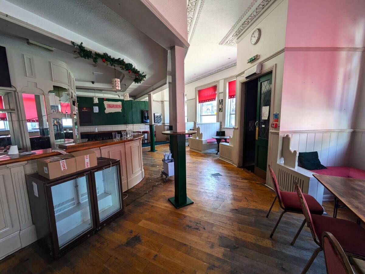 Freehold Sale of Kings Castle Hotel in Cardiff Town on Cowbridge Road East Photo 6