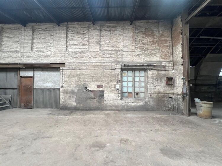 Former vehicle repair garage with workshops and offices in Avonmouth, Bristol Photo 5