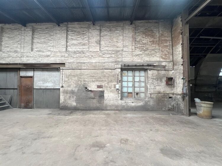 Former vehicle repair garage with workshops and offices in Avonmouth, Bristol Photo 5