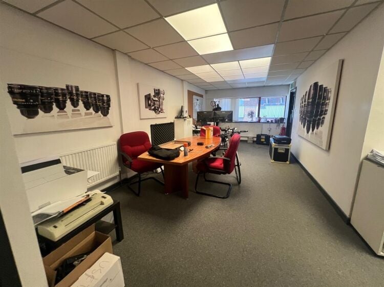 Modern two-storey commercial unit in East Bristol with sustainability upgrades and parking spaces Photo 5