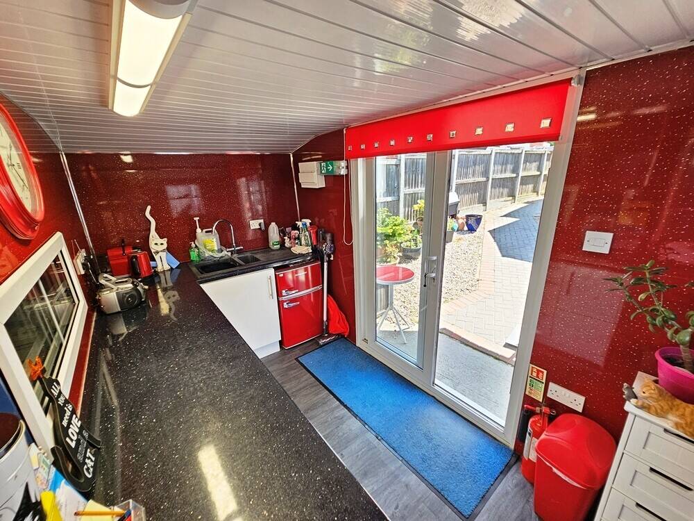 Luxury cattery with family home for sale in Leigh on Sea Essex Photo 5