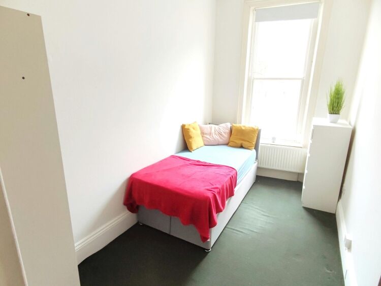 17 Unit HMO for Sale in Bournemouth Town Centre with Parking and Development Potential Photo 5