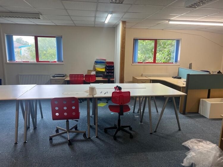 Two-storey workshop and office unit available in Bristol with parking and air conditioning Photo 5