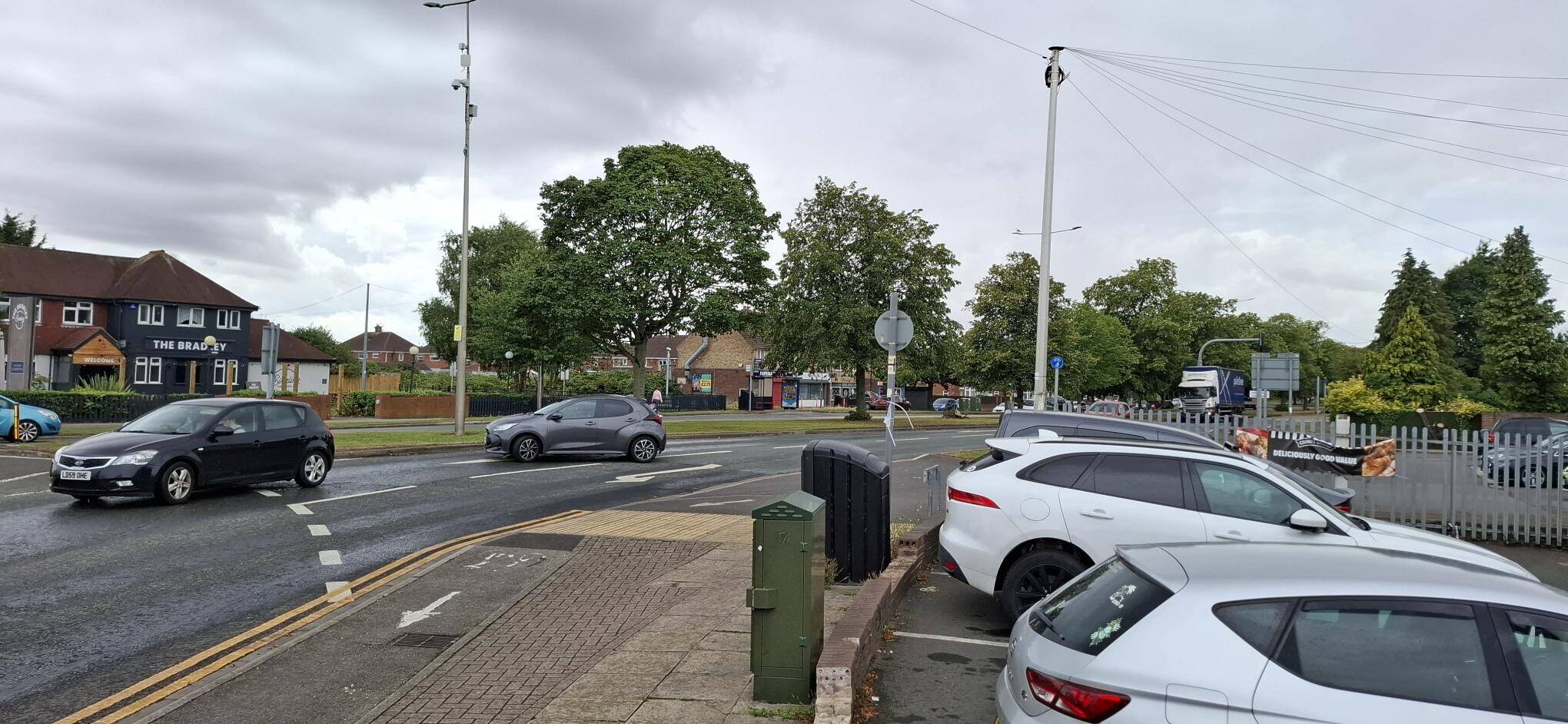 Freehold retail unit for sale in Grimsby Lincolnshire with good parking and a prominent location Photo 5