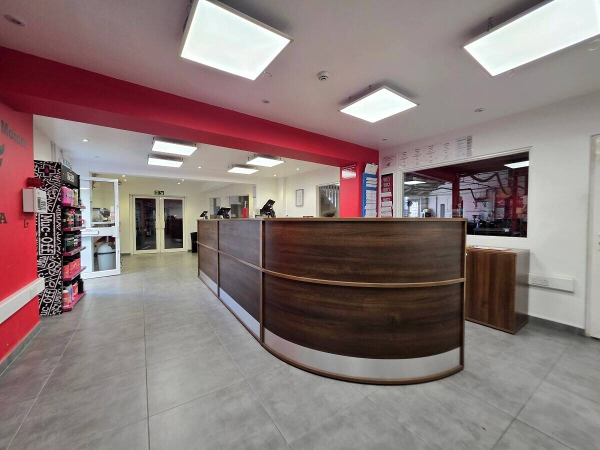 INDUSTRIAL UNIT APPROX. 7,000 SQ. FT. Photo 5