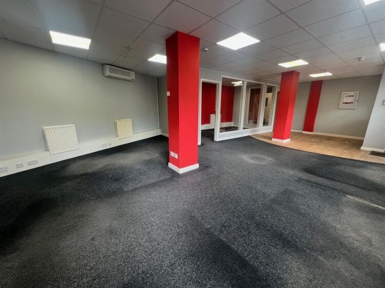 Two-storey office with ground floor workshop in Bristol measuring 3,214 ft² available for lease Photo 5