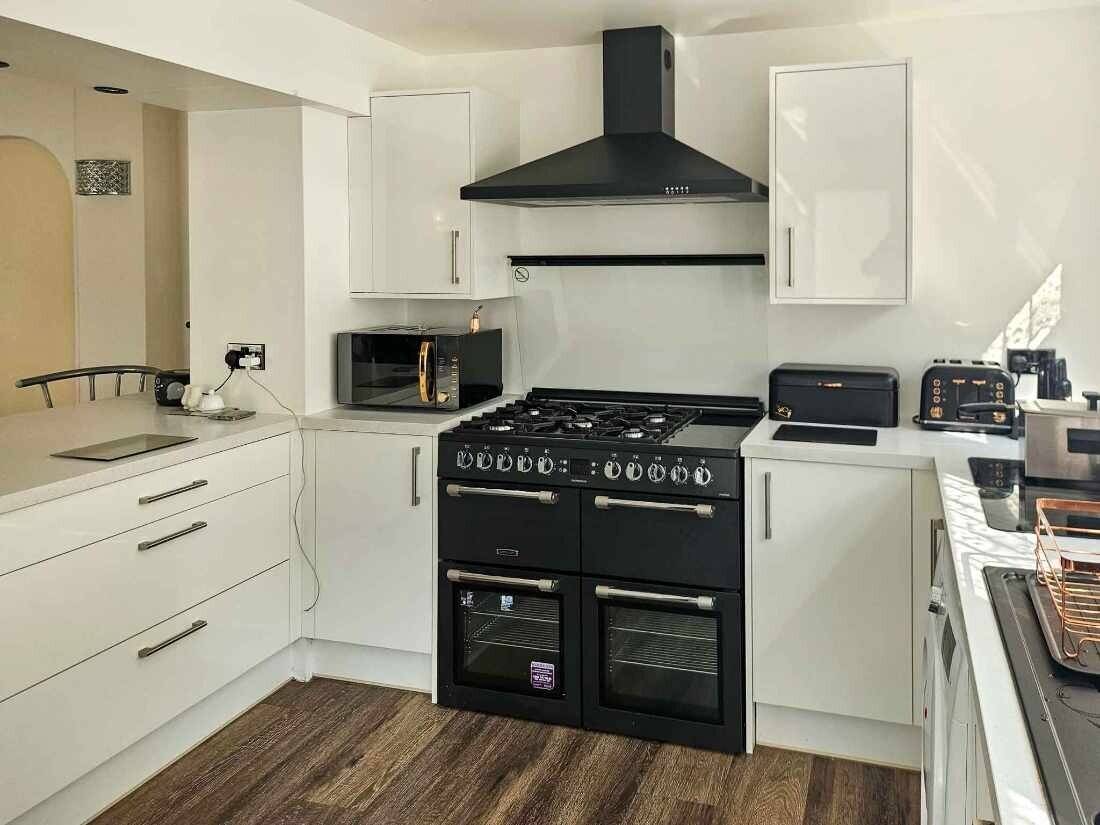 Guesthouse with 7 en suite rooms in mid-terraced property located in Paignton Devon Photo 5