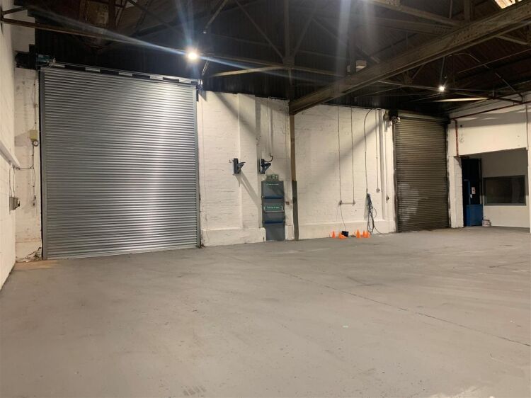 Industrial unit of 8,832 sq ft in Kingswood, Bristol near shops and amenities on Regent Street Photo 5