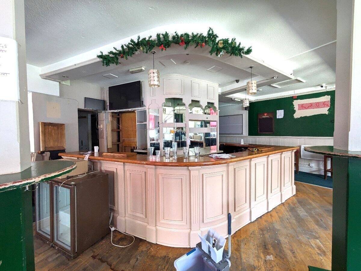 Former Pub Available Via New Lease on High Footfall Shopping Parade - Nil Premium Photo 5