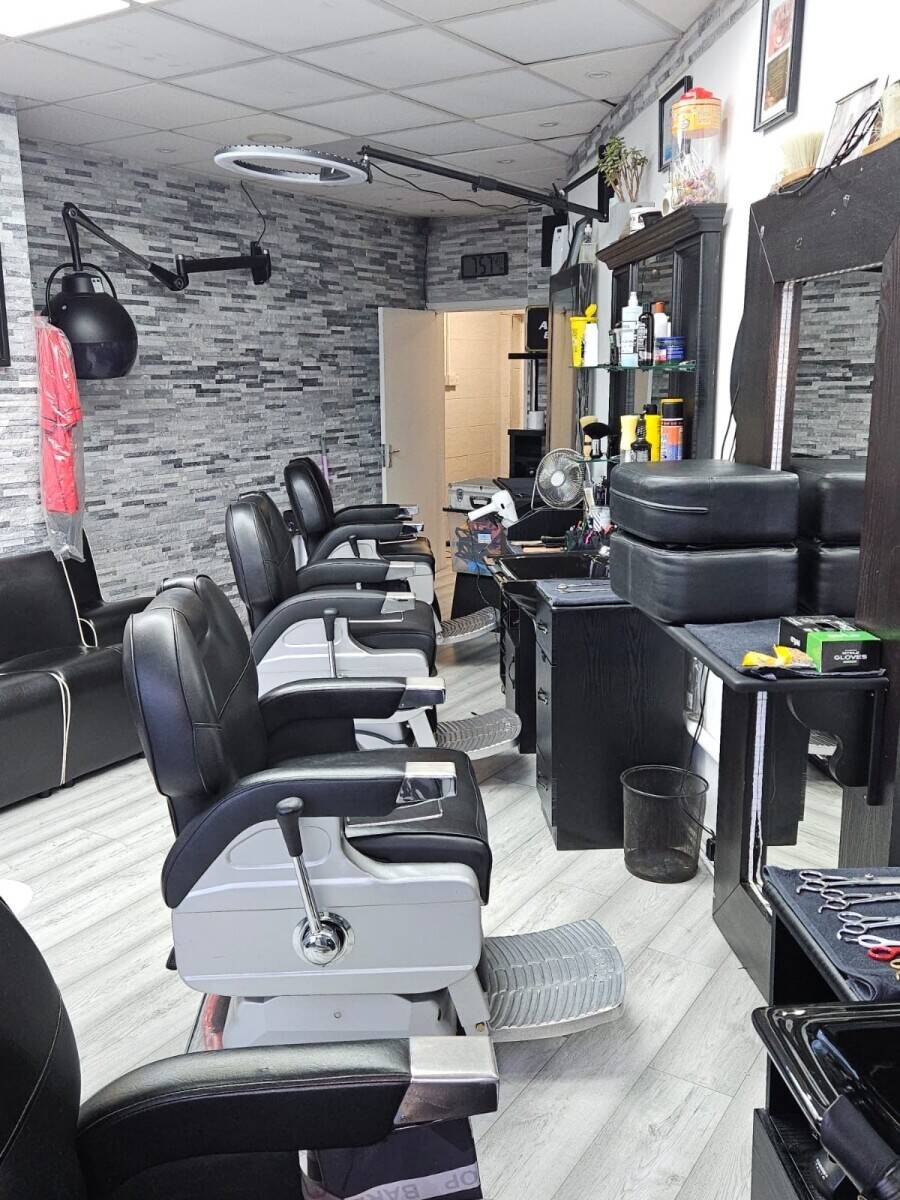 Barbershop, Beauty Room, and Food Shop for Sale in Mitcham London Photo 5