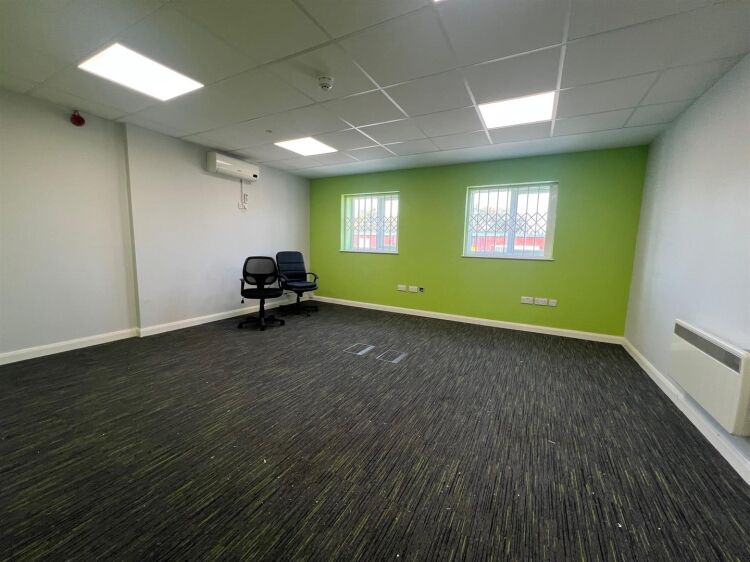 Modern industrial unit for sale in Eastpark Trading Estate, Bristol with office and parking Photo 5