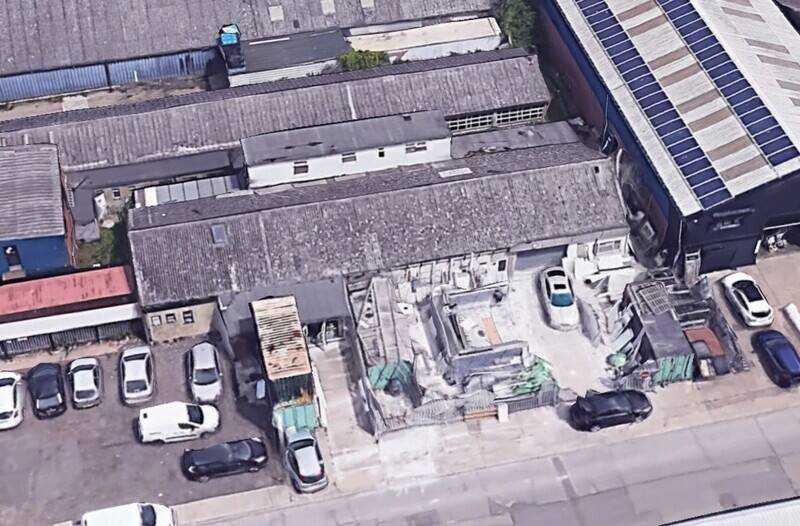 Industrial unit approximately 1,800 sq. ft. in Manor Trading Estate, Benfleet, Essex Photo 5