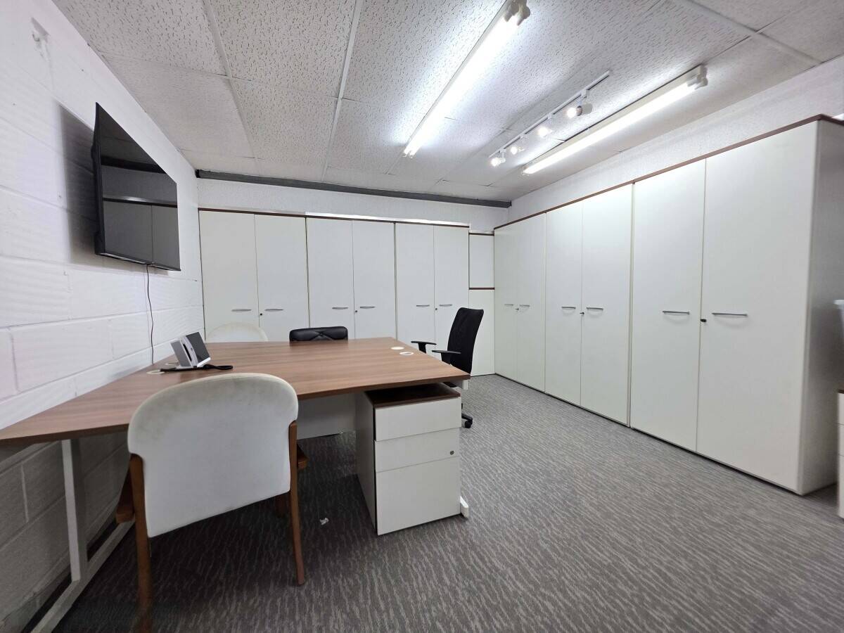 Light Industrial Unit Approximately 2,313 Sq Ft Available in Wickford Essex Photo 5