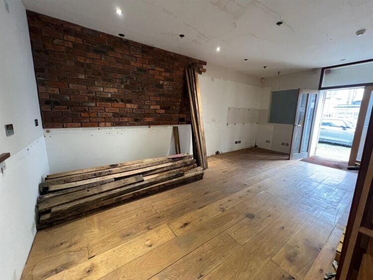 Workshop and former showroom for lease in Clifton, Bristol with 510 ft² of available space Photo 5