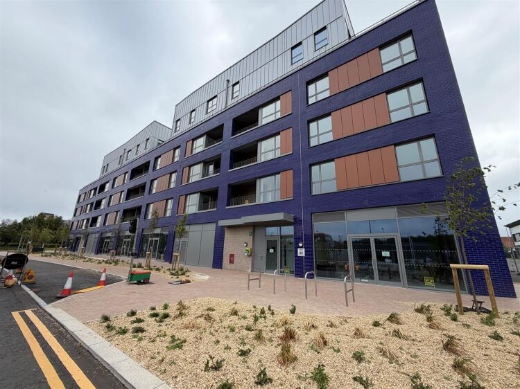 A newly constructed 6 storey development comprising 5 ground floor commercial/shop units. the building provides 53 new high quality apartments on the Photo 5