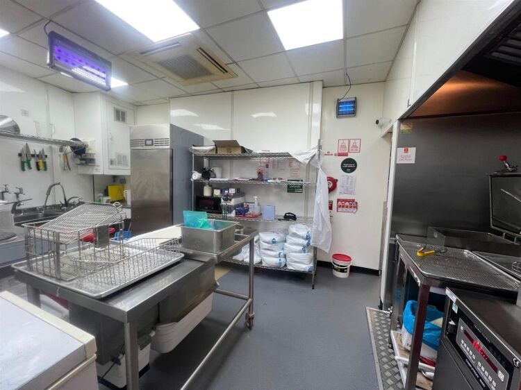 Tenanted ground floor takeaway for sale in Bedminster Bristol with a 10-year lease Photo 5